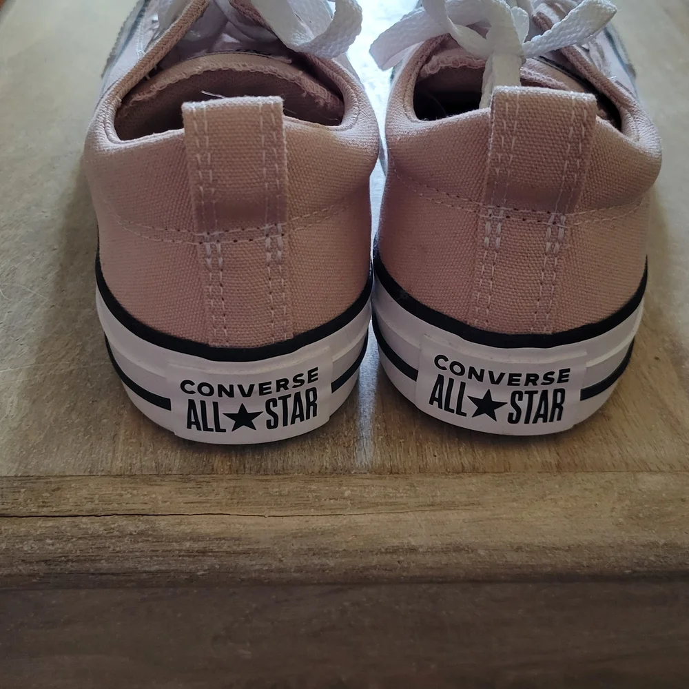 Converse Low Top Sneakers Soft Pink and White - Picture 3 of 5